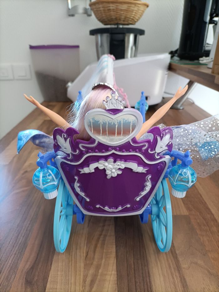 Barbie Princesse Flocon et son carosse - photo numéro 6