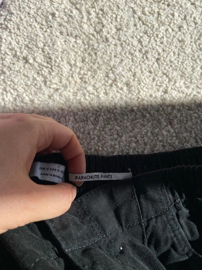Pantalon en coton parachute noir Bershka Taille S - photo numéro 4