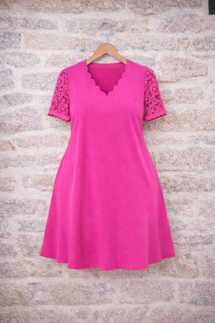 Robe rayonnante éclat fushia aux manches dentelle Femme Taille 54 marque Asos 💍 - photo numéro 7
