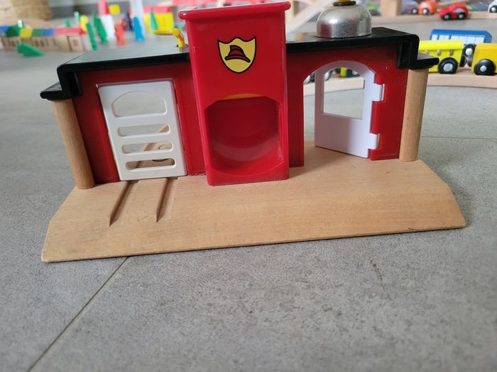 Circuit train et garage bois - photo numéro 7