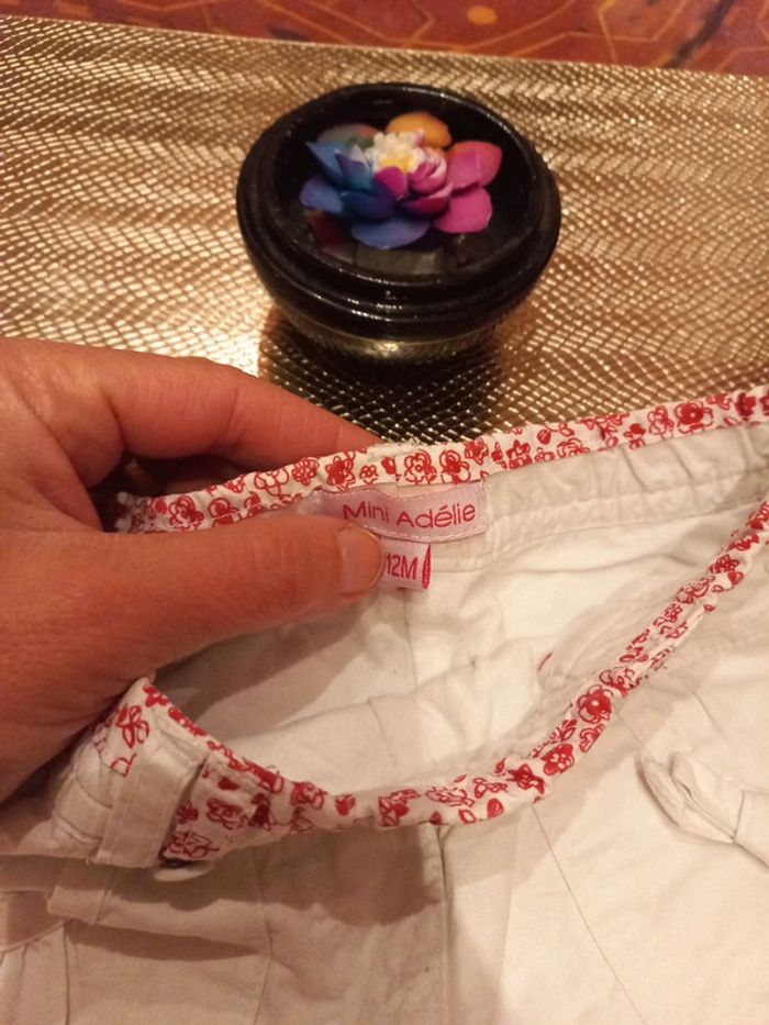 Très beau pantalon blanc avec ornements fushia - photo numéro 2