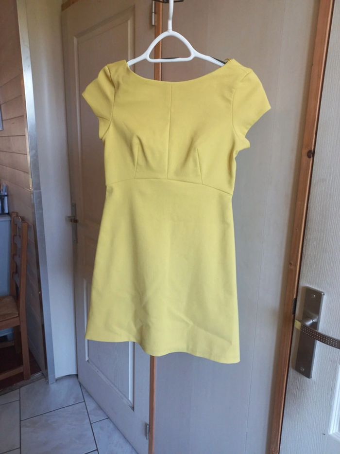 robe jaune