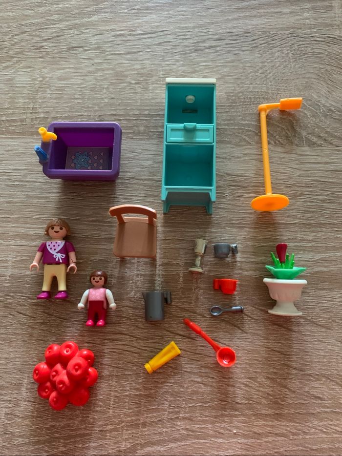 2 enfants et mobilier Playmobil