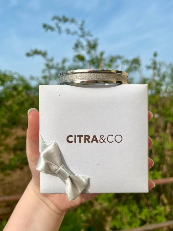 Bracelet argenté et paillettes