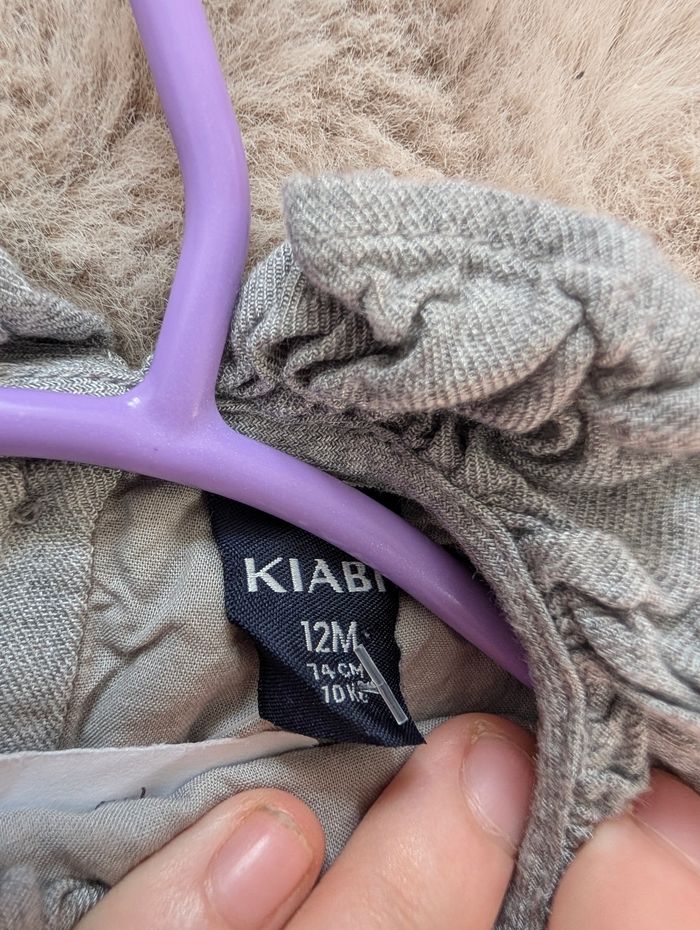 Robe grise neuve KIABI 12 mois – manches longues – col volanté - photo numéro 3