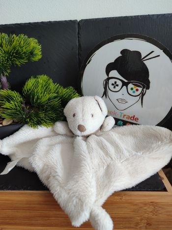 Doudou plat ours blanc bandana marron nicotoy flocon fleur Taupe Brun Carré 3130