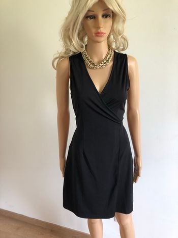 Robe noire portefeuille sans manches Molly Bracken taille S jamais portée