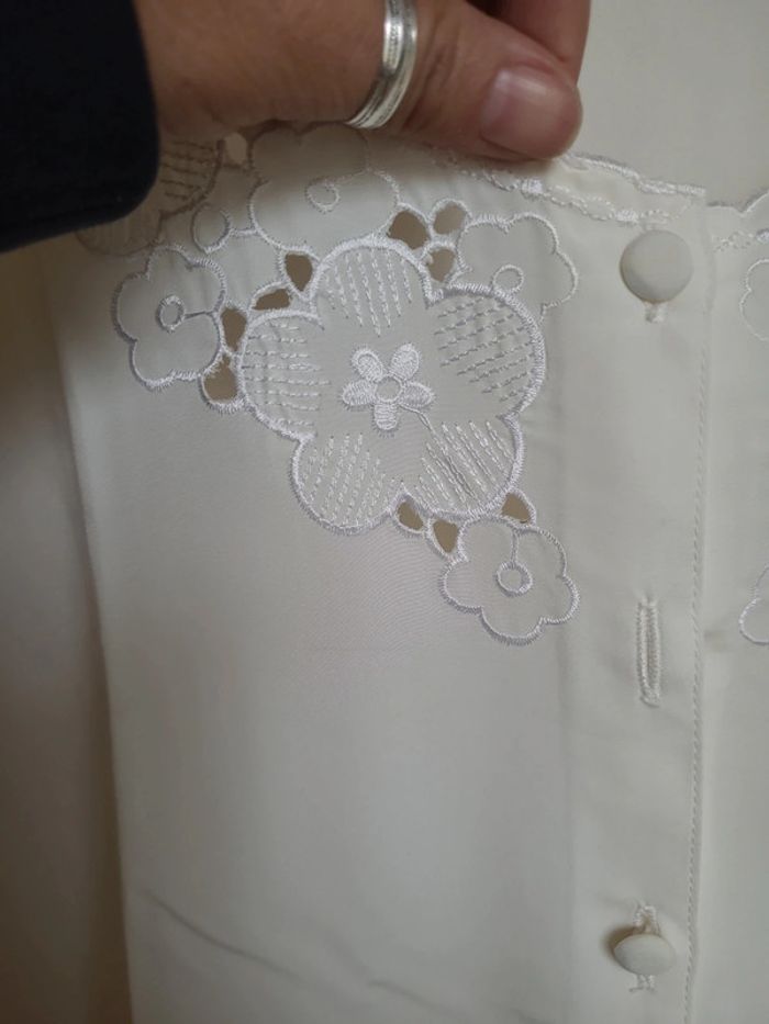 blouse vintage avec broderie taille 42 - photo numéro 3