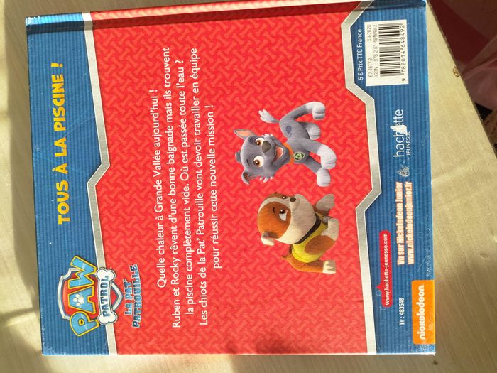 Livre Pat Patrouille : tous à la piscine - photo numéro 2