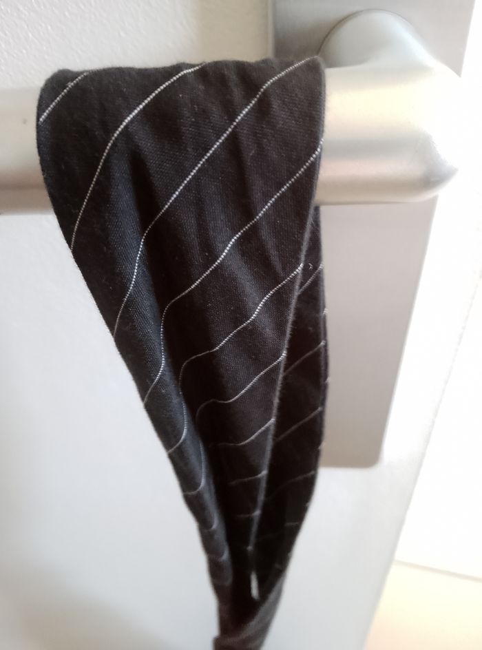 Cravate noir rayée blanc - photo numéro 2