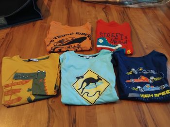 Lot 5 Tee-shirt manches courtes taille 6 ans