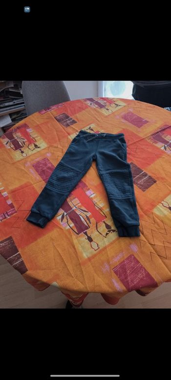 Jeans 4 ans en excellent état