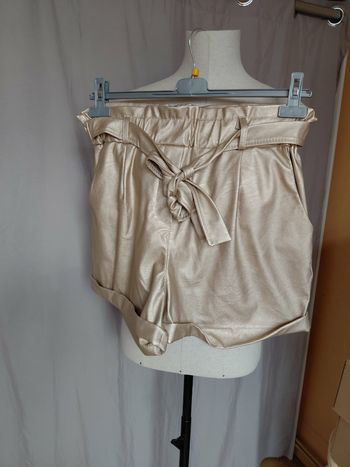 Très joli short femme T U 