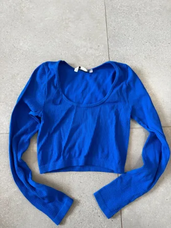 Haut bleu Stradivarius, taille M, très bon état