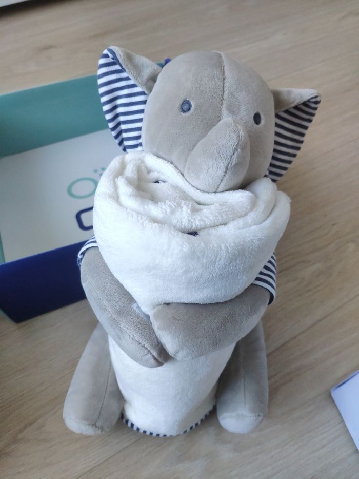 Lot doudou naissance + petite couverture dans son doudou éléphant NEUFS - photo numéro 2