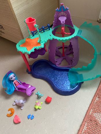 Enchantimals poupée
