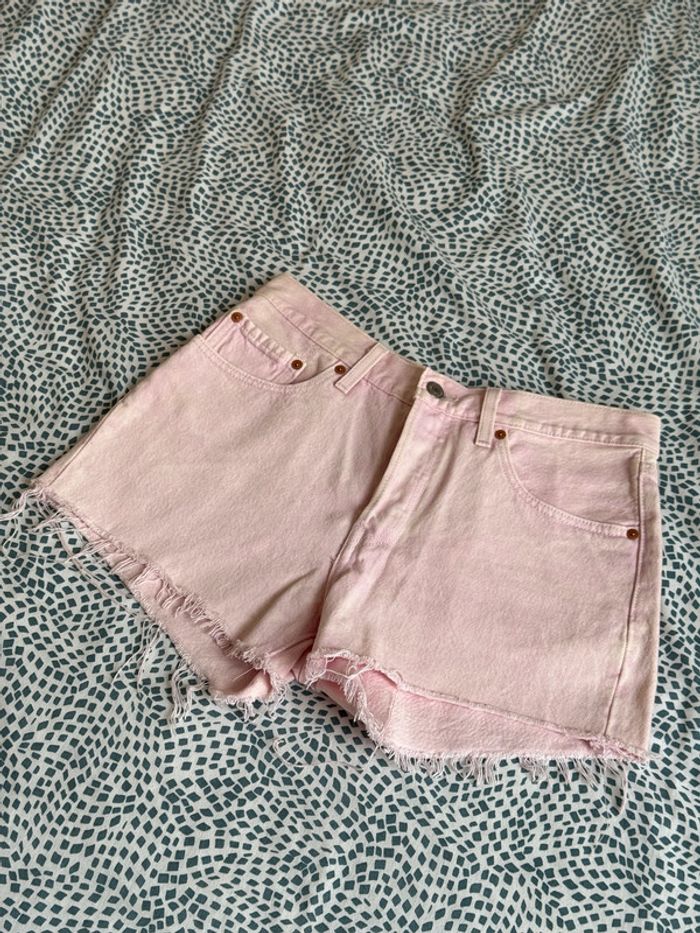 Short en jean rose délavé W 27 Levis