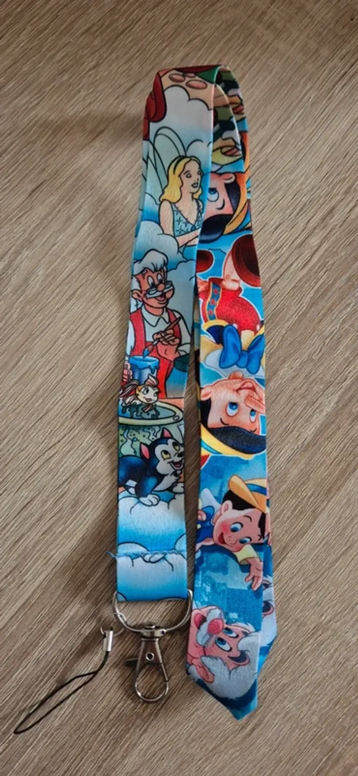 Porte carte d'identité Pinocchio avec lanière fantaisie. - photo numéro 3