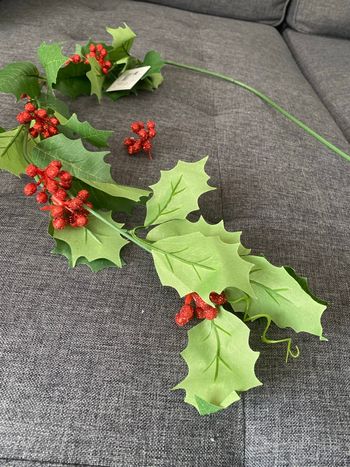 Branche décorative artificielle imitant du houx