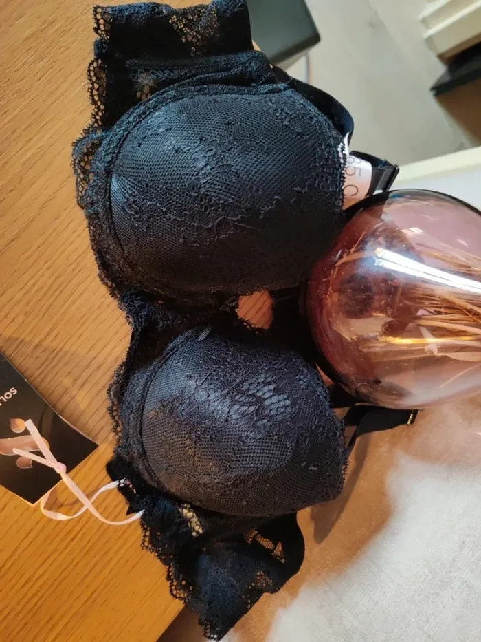 Soutien gorge NEUF avec étiquette noir dos dentelle Soleil sucré rembourré 85C - photo numéro 13