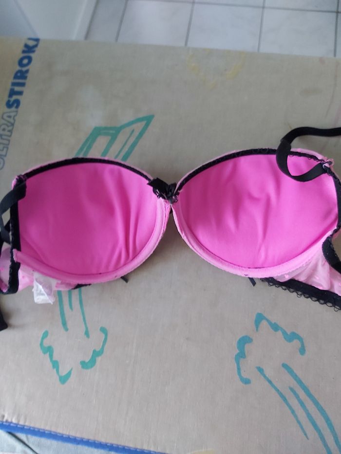 Soutien gorge rose et noir à plumetis 90B - photo numéro 3
