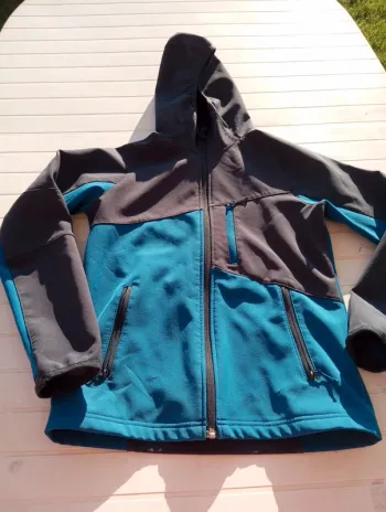 Blouson Decathlon imperméable de taille 134/ 140 cm