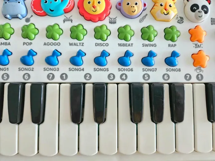 Piano Fisher Prince,
Très bon état, Très très propre, - photo numéro 11