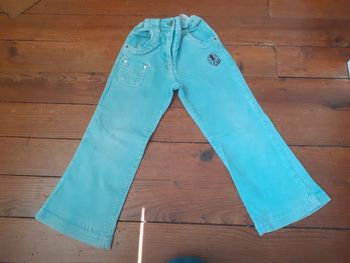 Pantalon en velours côtelé bleu clair