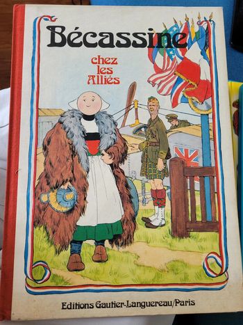 Livre ancien BD Bécassine chez les Alliés rare relié rouge Gautier Languereau Caumery Pinchon 1974