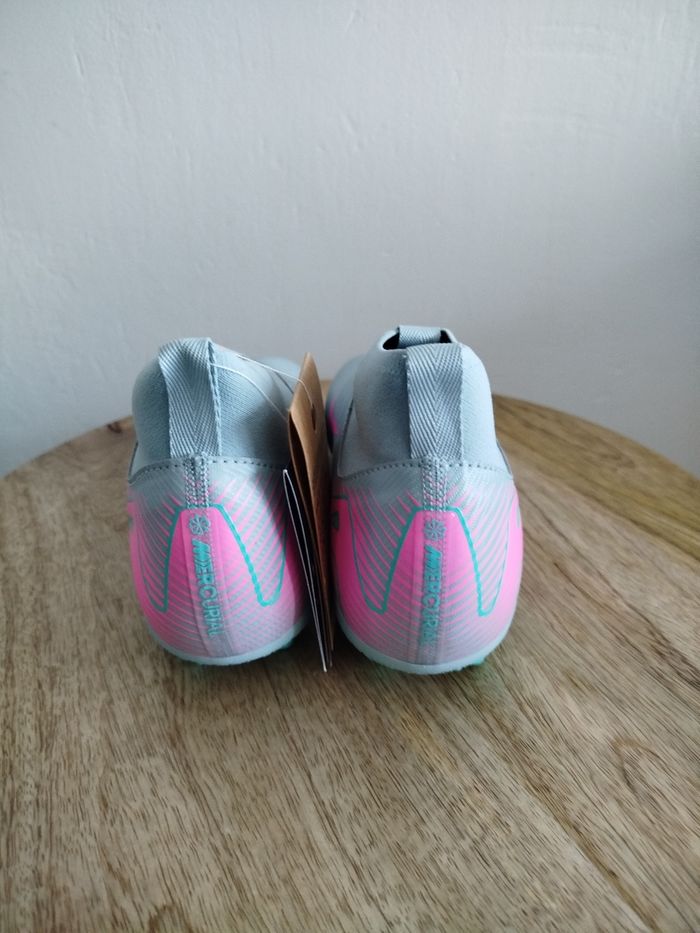 Crampons Nike T 36 - photo numéro 7