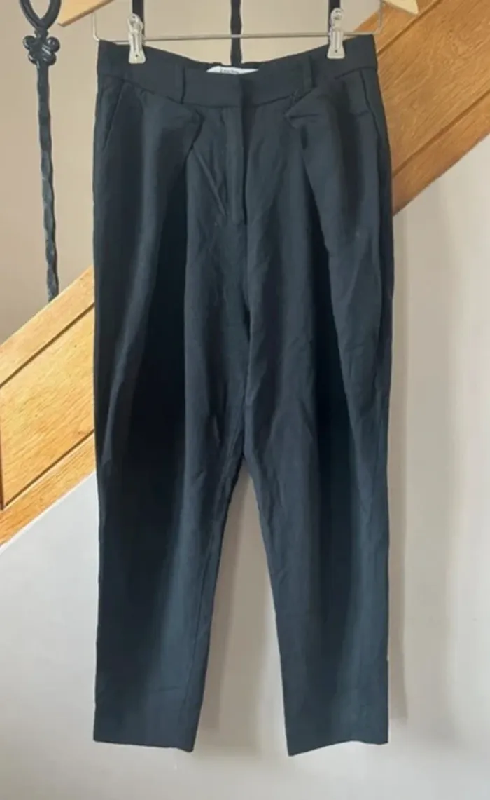 Pantalon noir & Other Stories