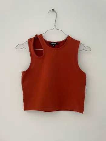 T-shirt crop top