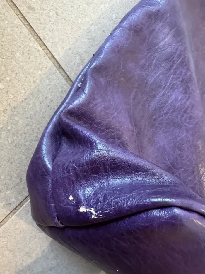 Sac à main violet Mandoline, il ya des marques d'usures, 36*32cm - photo numéro 6