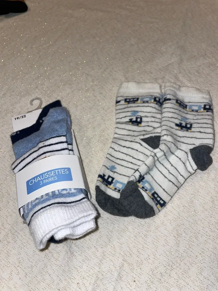 Lot chaussettes bout’ chou 19-22 neuves