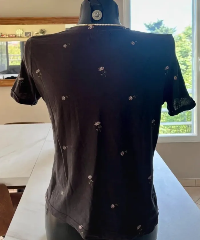 T-shirt noir chez bershka taille S - photo numéro 3