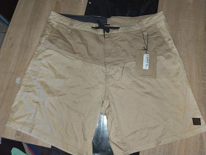 Short chino