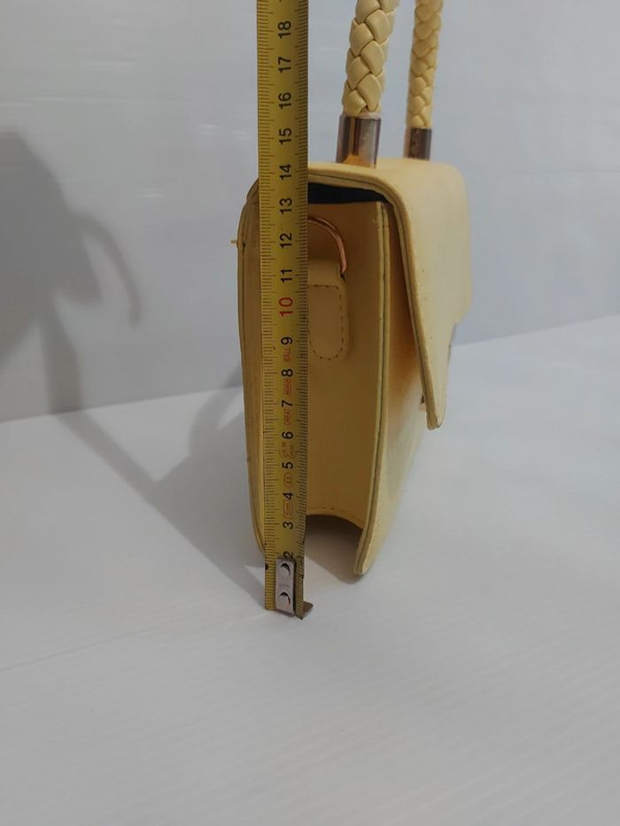 Sac à main jaune clair très peu servi dimensions en photos - photo numéro 12