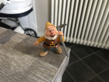 Figurine joyeux blanche neige