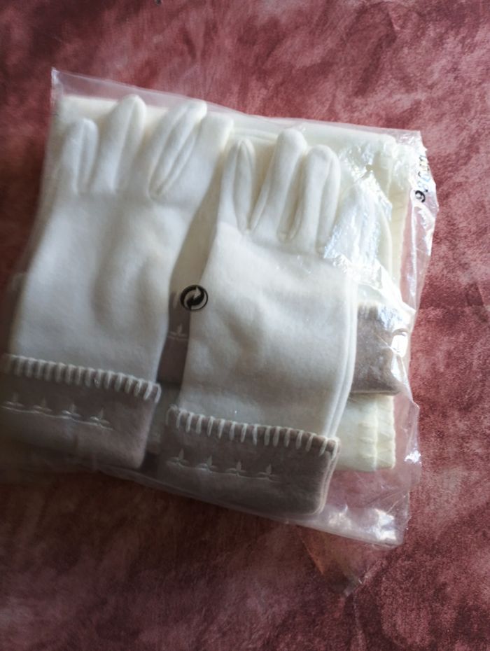 Lot écharpe,gants,bonnet - photo numéro 2