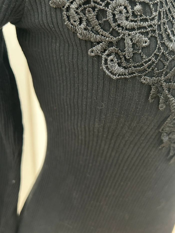 Top manches longues noir avec broderie - taille 38 en coton - photo numéro 3