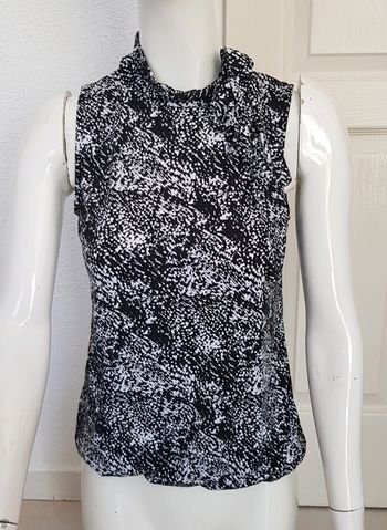 Top sans manches à col montant noué