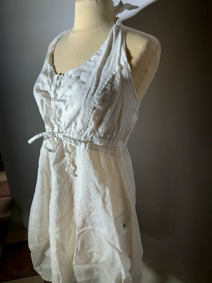 Robe en lin blanche dos nu - photo numéro 3