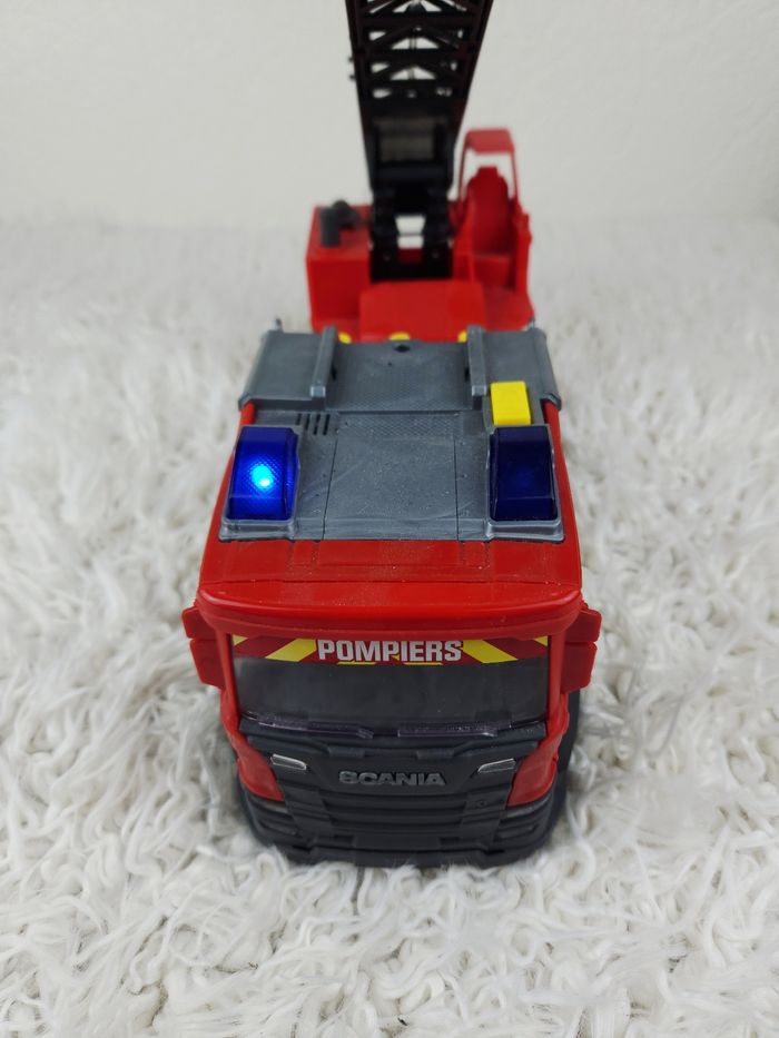 Camion de pompiers avec lanceur d eau Scania marque Dickie Toys 🎅 - photo numéro 7