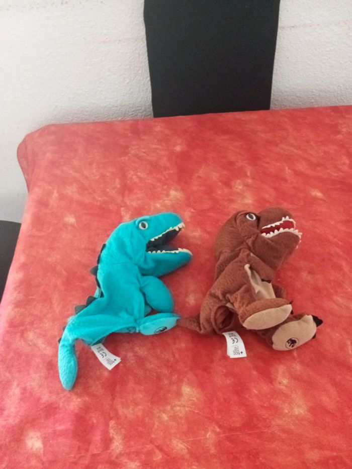 Lot de 2 peluches marionnettes Jurassic World