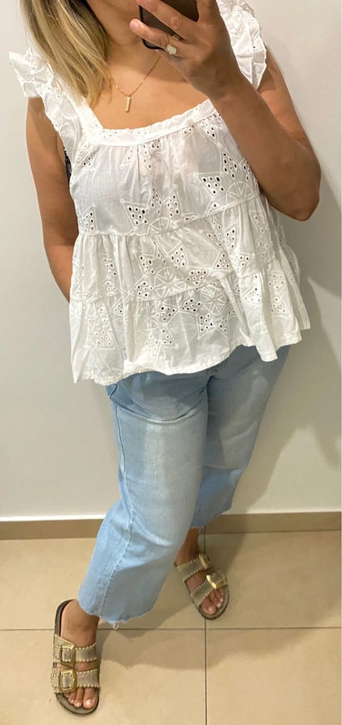 Blouse blanche brodée avec volant Taille M - photo numéro 3