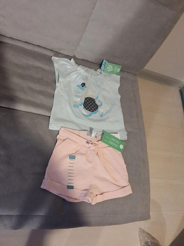 Ensemble Obaïbi t-shirt et short taille 12 mois neuf avec étiquettes