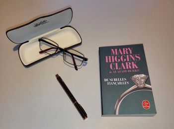 📚 Livre de poche De si belles fiançailles Mary Higgins Clark 📚