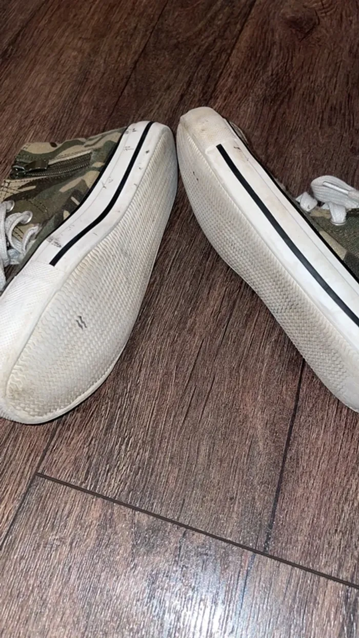 Baskets taille 31 - photo numéro 2