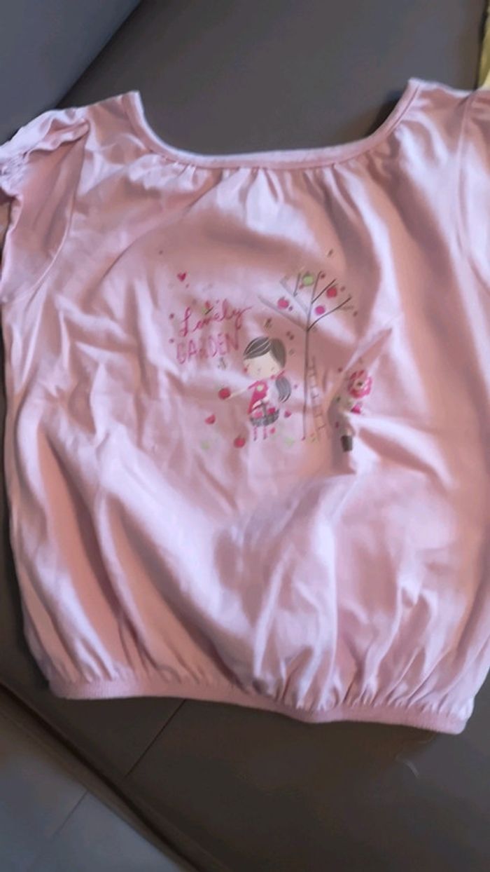 2 t shirts Boules verbaudet 🍎🍏 - photo numéro 2
