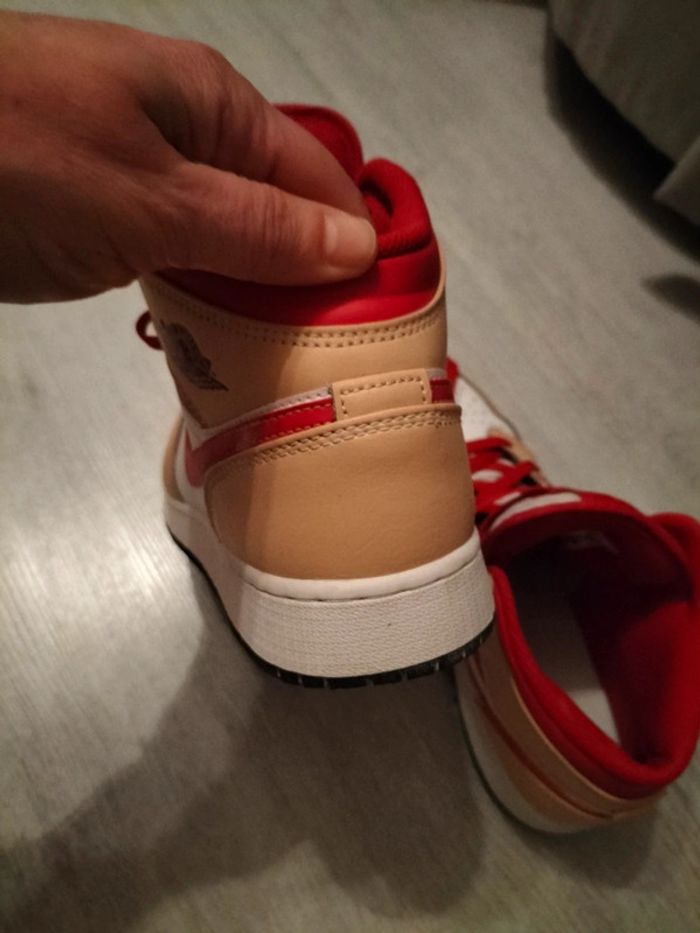 Baskets montantes Jordan Nike pointure 39 en très bon état - photo numéro 13